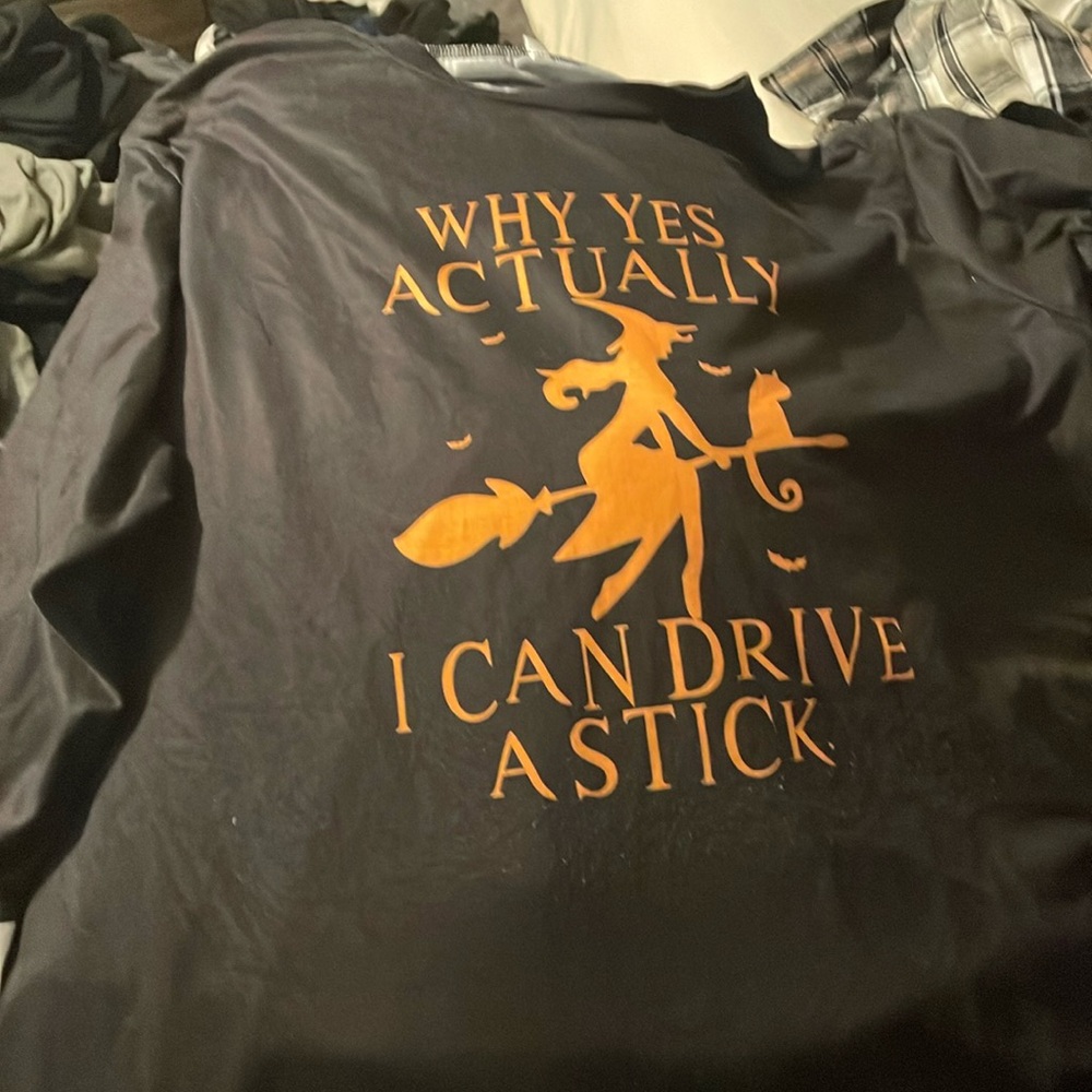Long sleeve shirt says 4xl